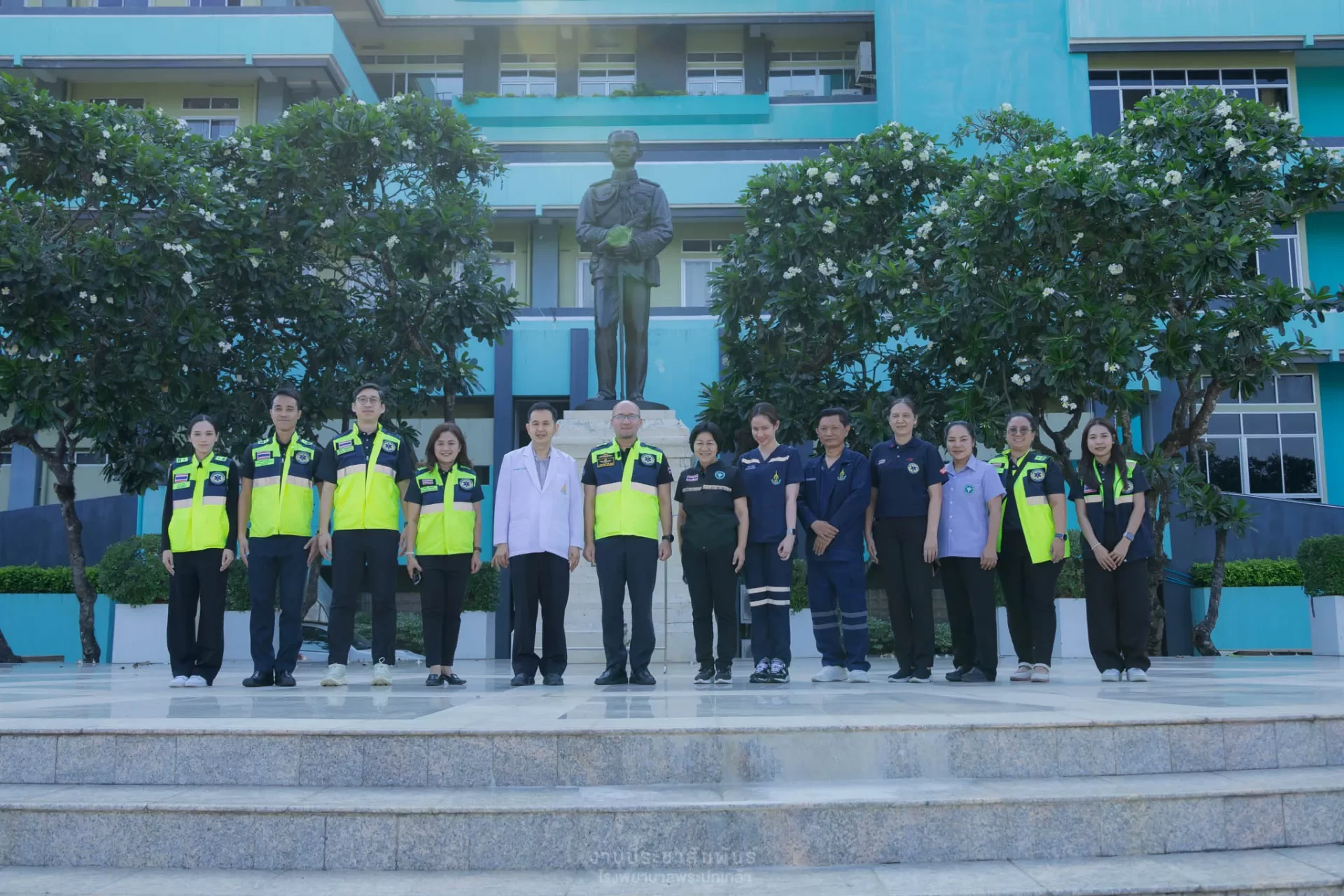 คณะสถาบันการแพทย์ฉุกเฉินแห่งชาติ เยี่ยมศูนย์รับแจ้งเหตุและสั่งการ โรงพยาบาลพระปกเกล้า